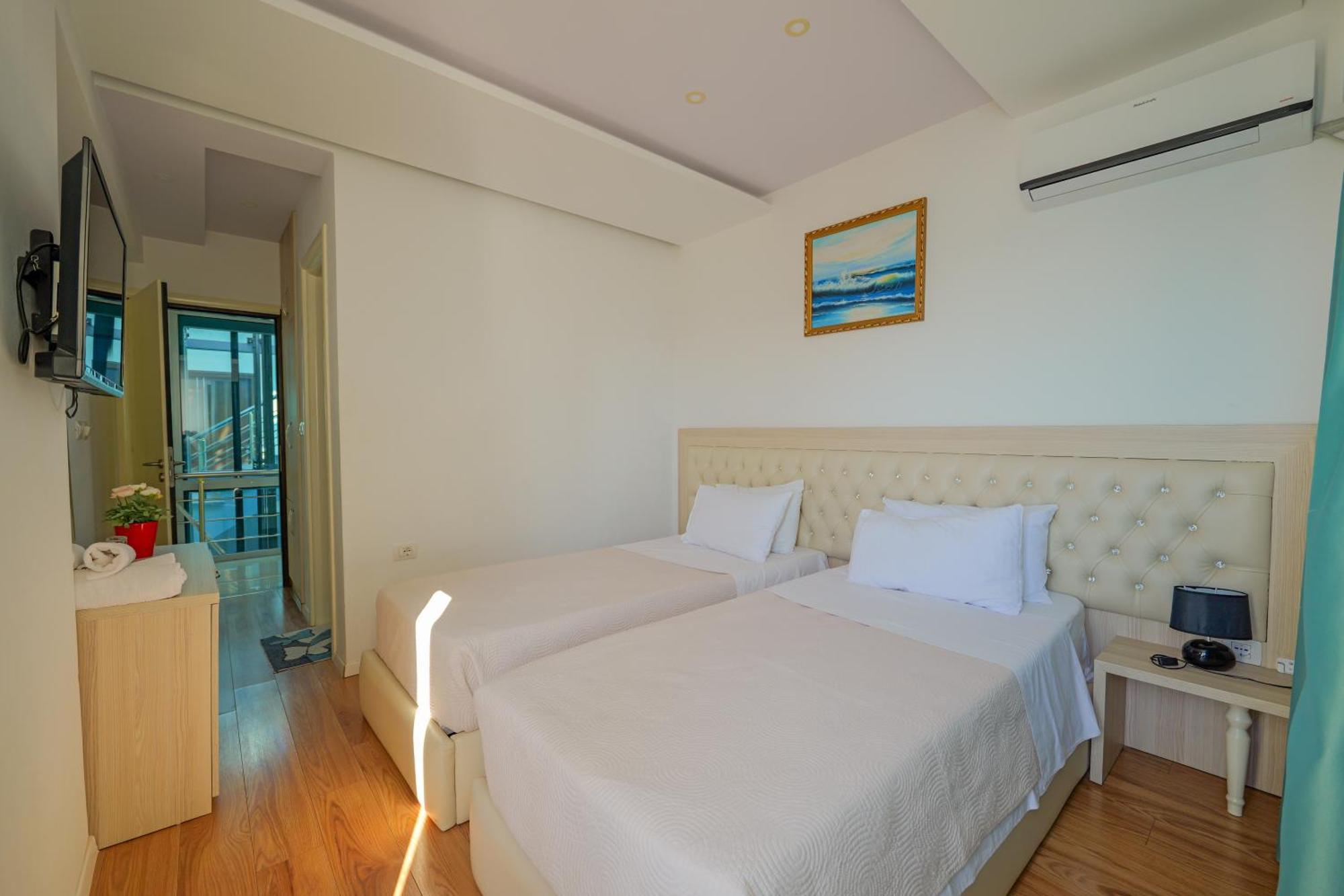 Hotel Iliria Sarande Ngoại thất bức ảnh